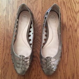 Gold/silver Johnson & Murphy flats